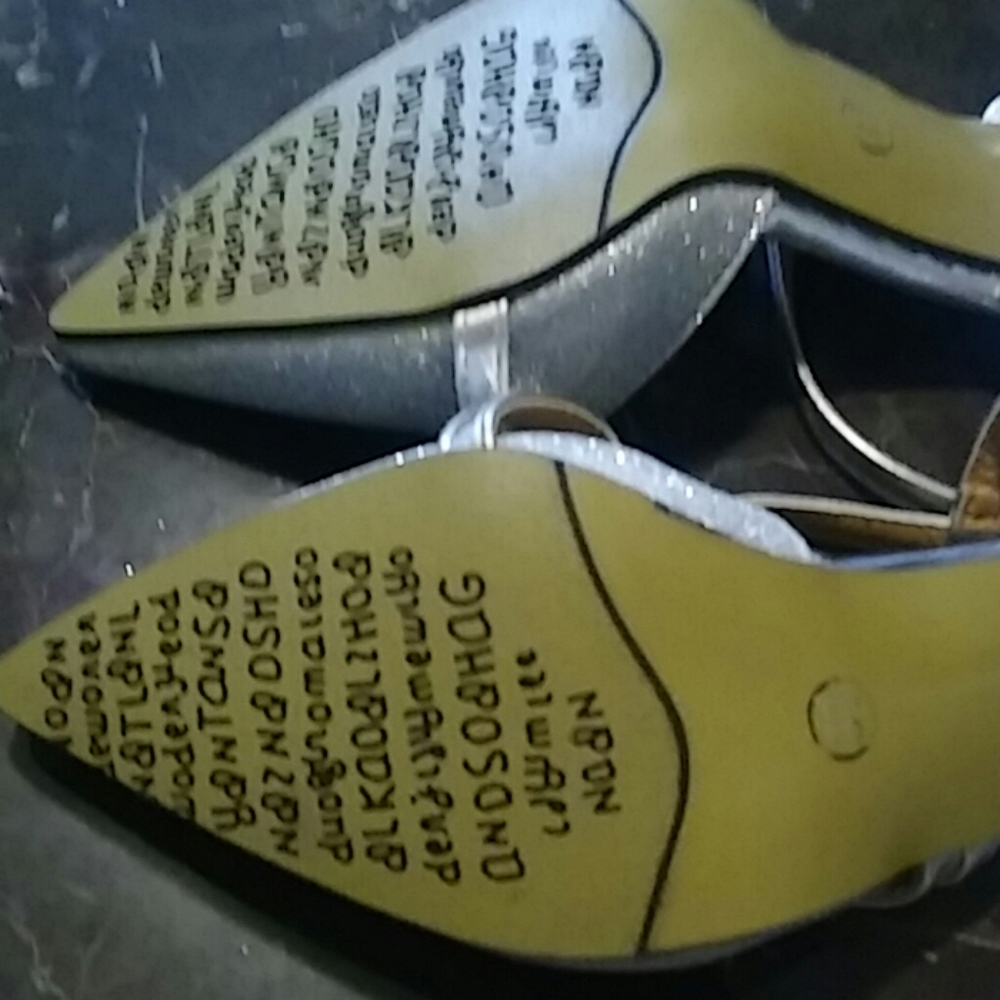 SHOES - Picture 4 of 6